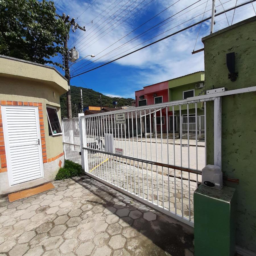 APTO PERTINHO DA PRAIA - Lindo e Equipado! Internet 400mb e 3 Tvs - Completo! Ubatuba Exterior foto